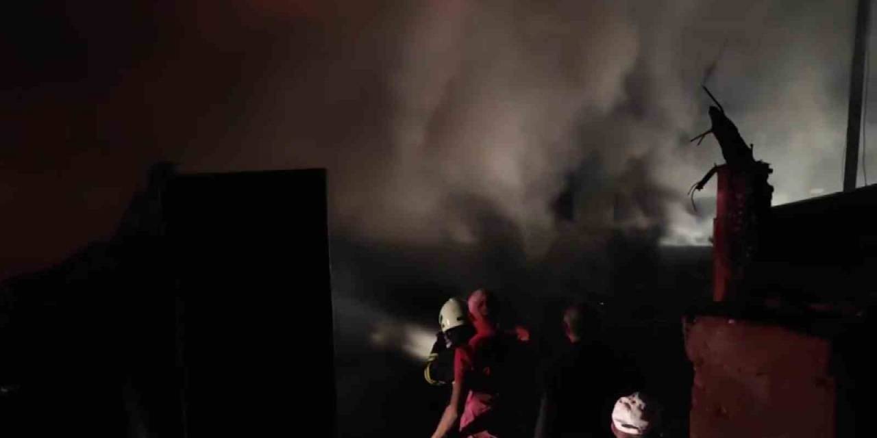 Amasya’da Köyde Yangın Çıktı: 2 Ev, 2 Garaj Ve Samanlık Kül Oldu
