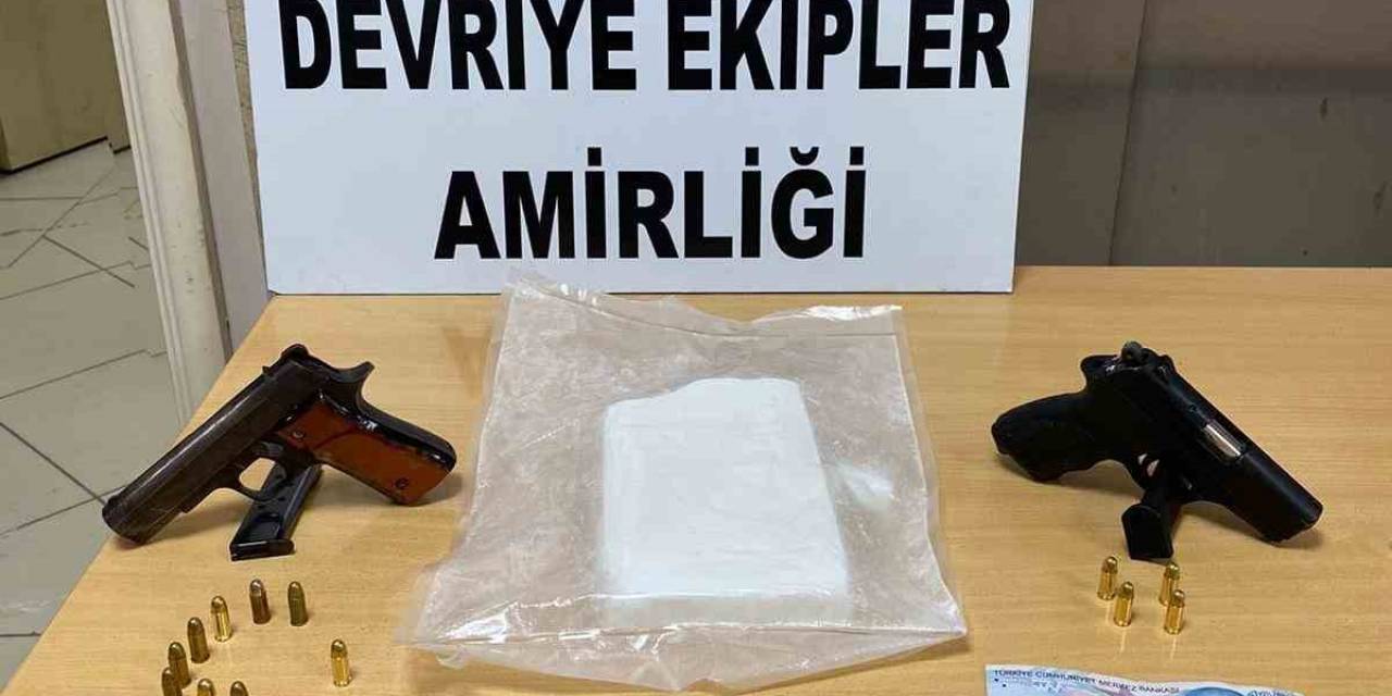 Aracın Hava Yastığına Saklanmış 980 Gram Kokain Ele Geçirildi