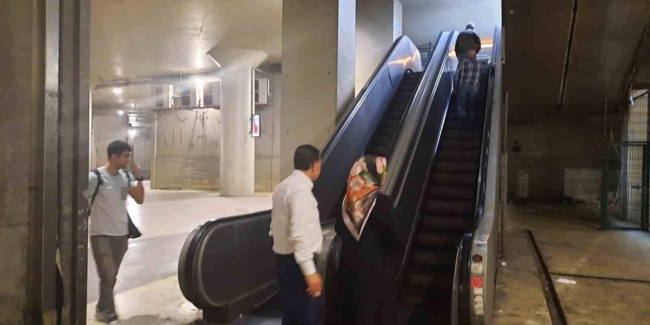 Taksim’de Vatandaşın Yürüyen Merdiven Çilesi