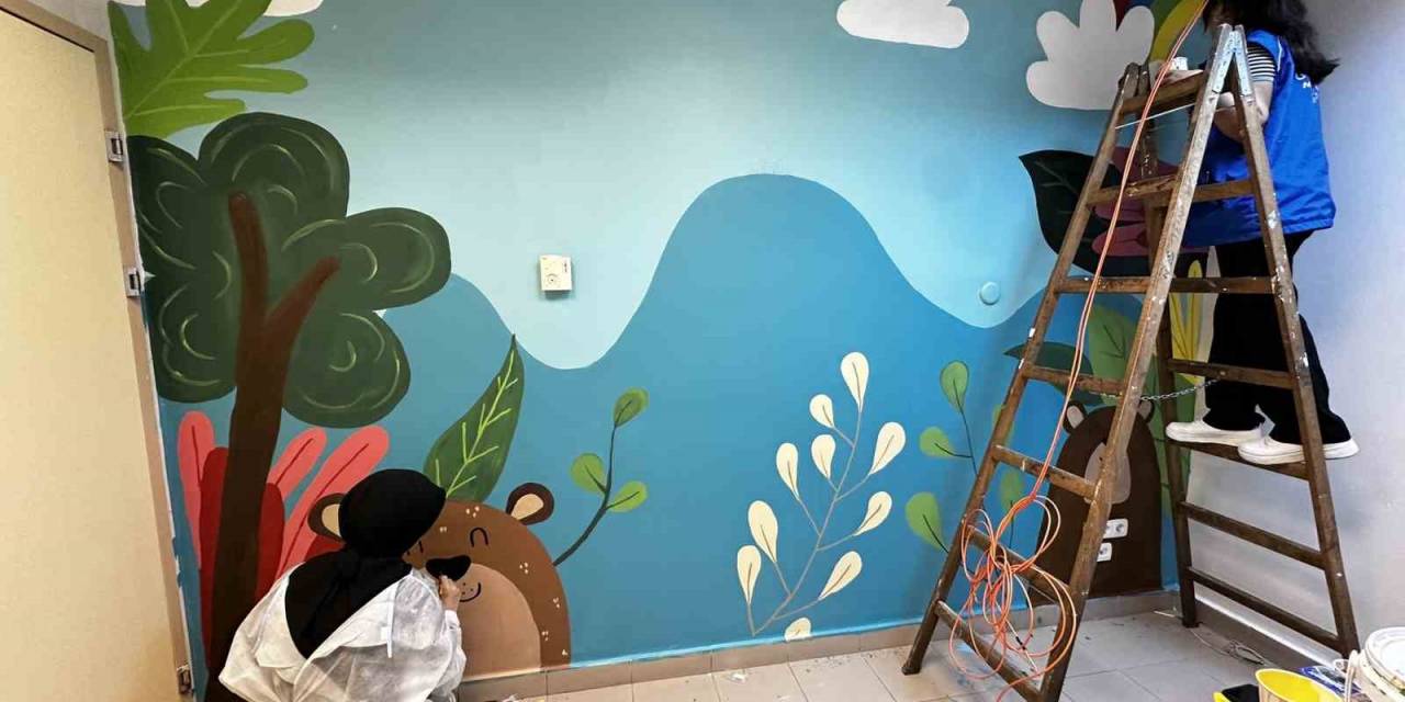 Çocuk Acile Çizgi Film Karakterleri Çizildi