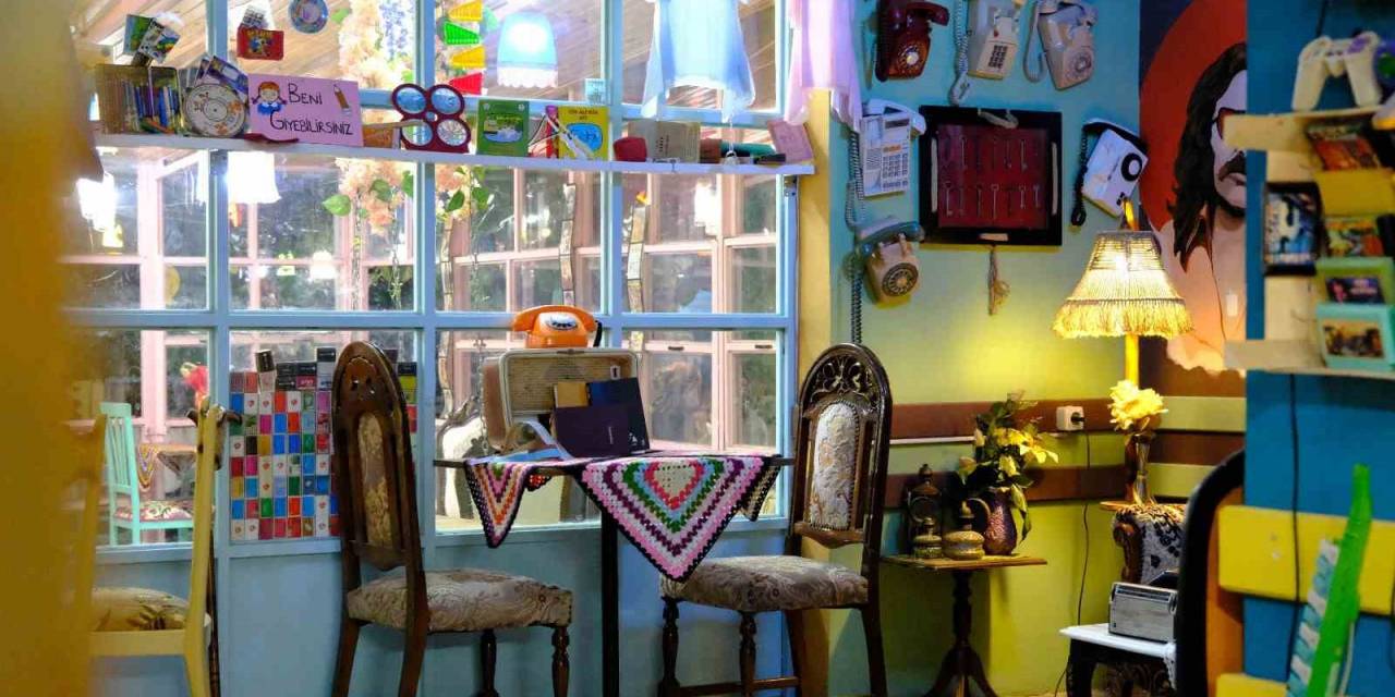 Bu Kafeye Gelenler 90’lara Geri Gidiyor