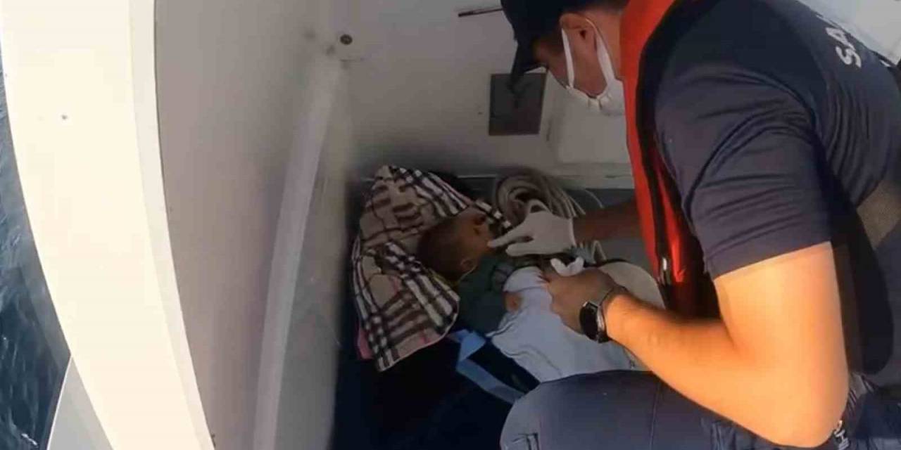 Umuda Yolculuğa Çıkan Afganistanlı Bebeği Yunanlılar Ölüme Terk Etti, Türk Sahil Güvenlik Kurtardı