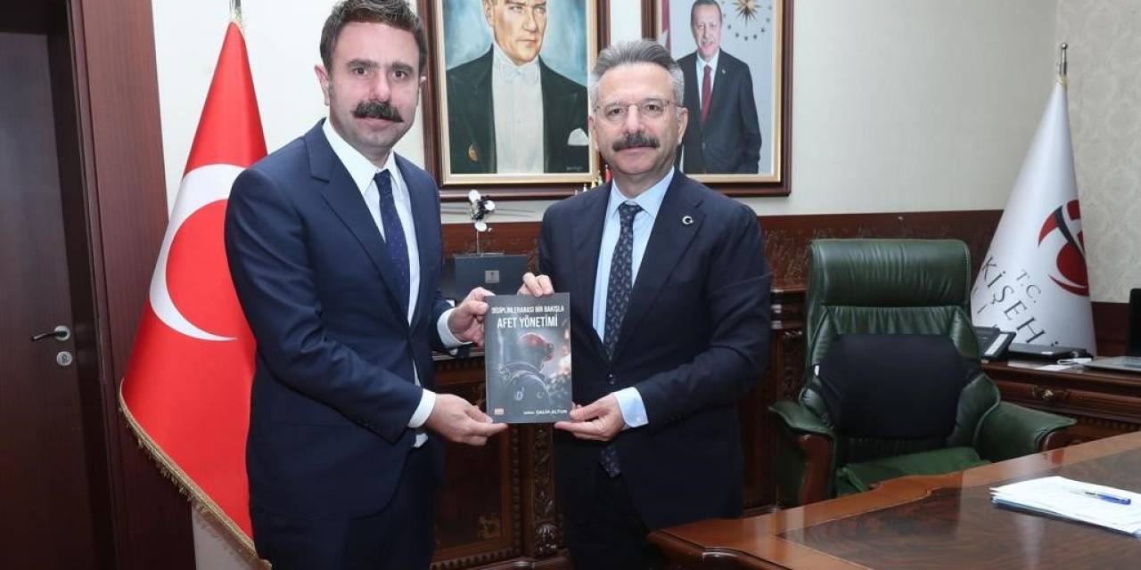 Afet Çalışmalarında Kapsayıcı Bir Rol Alacak ‘Disiplinler Arası Bir Bakışla Afet Yönetimi’ Kitabı Yayımlandı