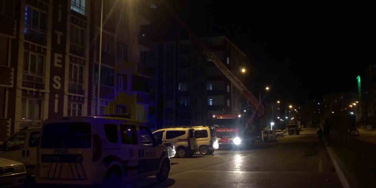 Anahtarı Evde Unutan Çift, İtfaiyeden Yardım İstedi