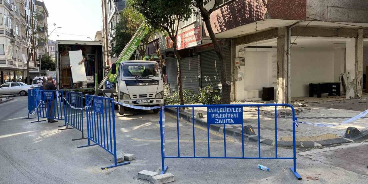 Doğalgaz Patlamasının Olduğu Binada Vatandaşlar Eşyalarını Taşımaya Başladı
