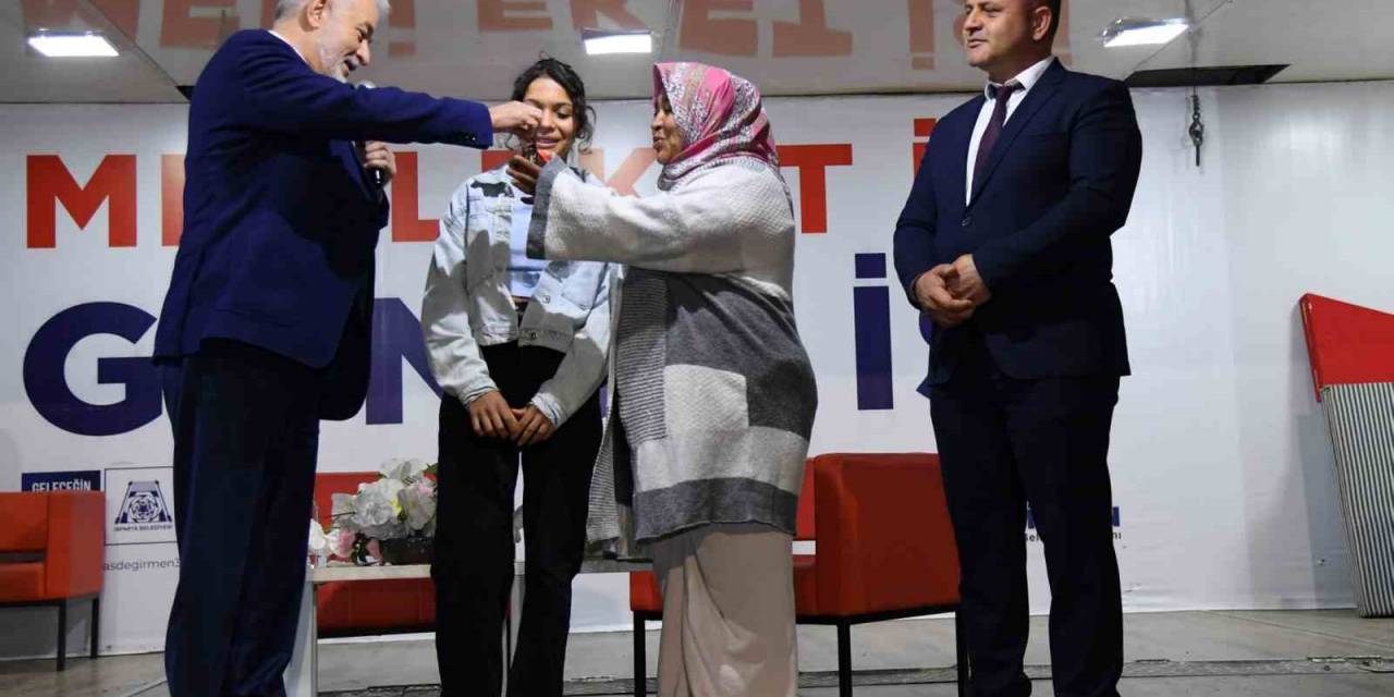 Isparta’da Geçen Yıl Evi Yanan Aileye Yeni Evinin Anahtar Teslimi Gerçekleştirildi