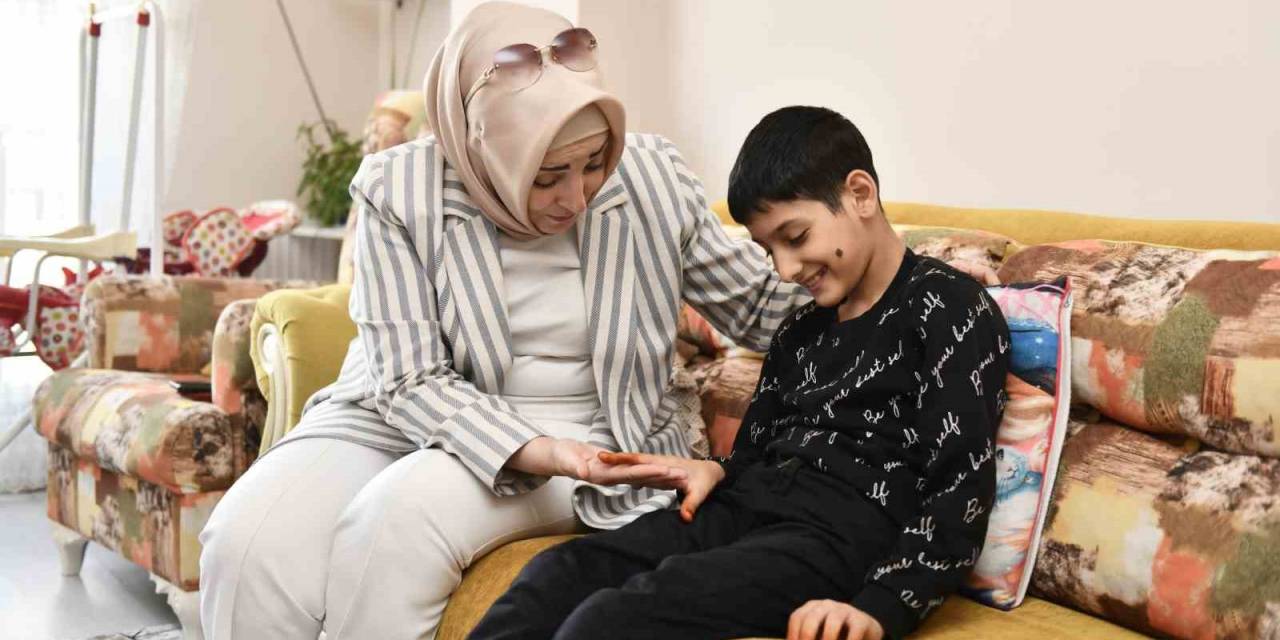 Esenyurt’ta Serebral Palsi Hastası Çocuklara Hediyeler Verildi