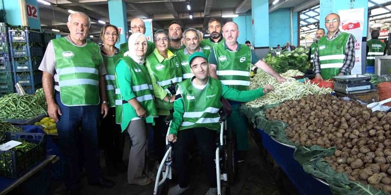 Yalova’da Pazarcılar Serebral Palsi Farkındalığı İçin Yeşil Yelek Giydi