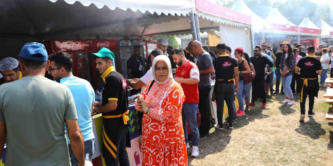 Festivalde Kebap Kuyruğu