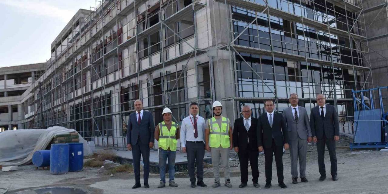 Aydın İl Sağlık Müdürü Şenkul, Çine Devlet Hastanesi İnşaatında İncelemelerde Bulundu