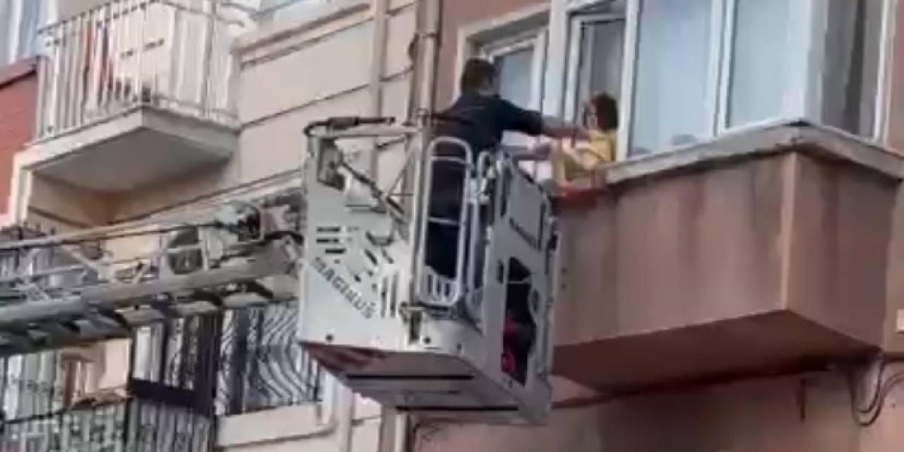 Fatih’te Babası Uyurken Pencereye Oturan Çocuğu İtfaiye Kurtardı