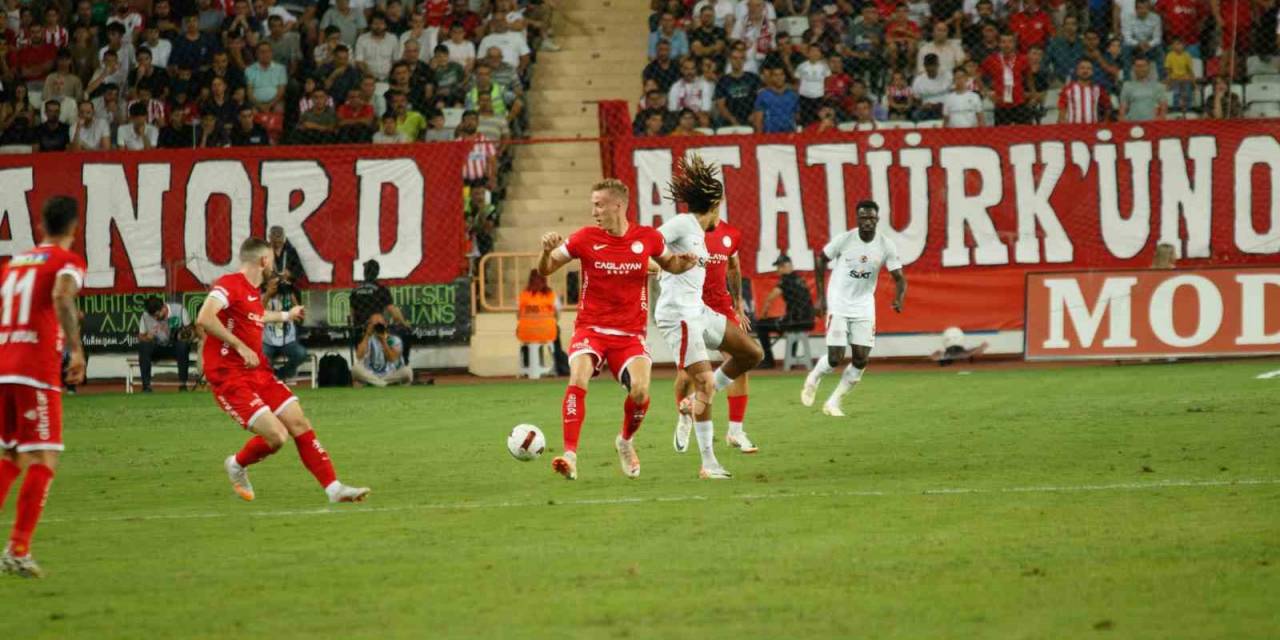 Trendyol Süper Lig: Antalyaspor: 0 - Galatasaray: 0 (İlk Yarı)