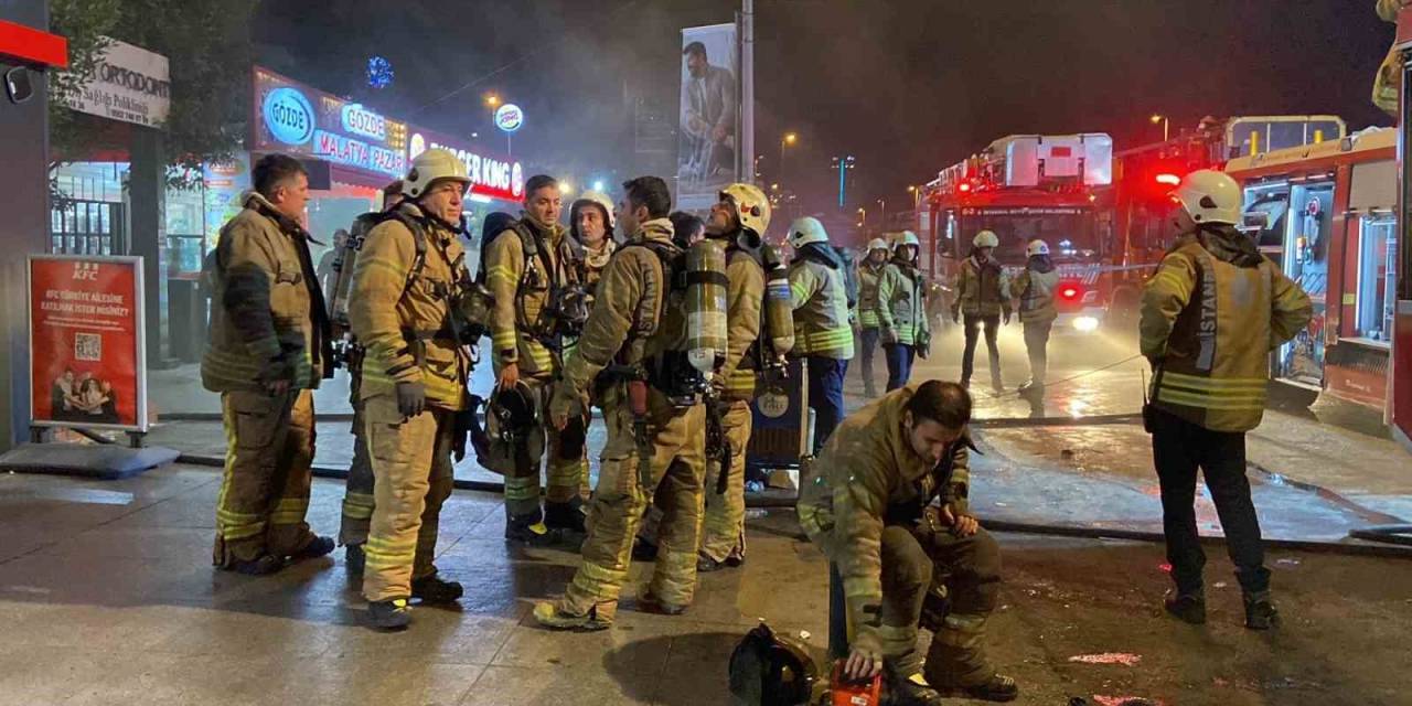 Şişli’de 9 Katlı İş Merkezinin Bodrum Katında Korkutan Yangın