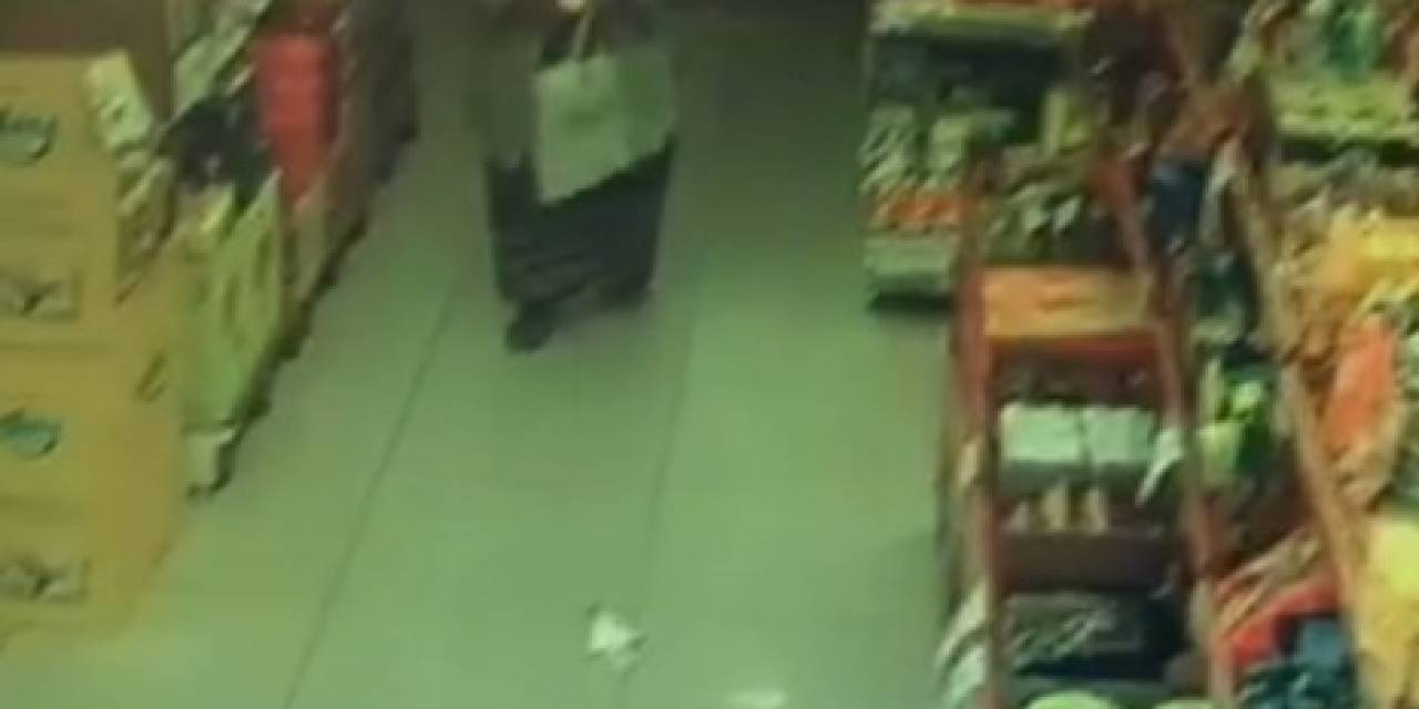 Marketten Hırsızlık Yapan Yaşlı Kadın Güvenlik Kamerasına Yansıdı