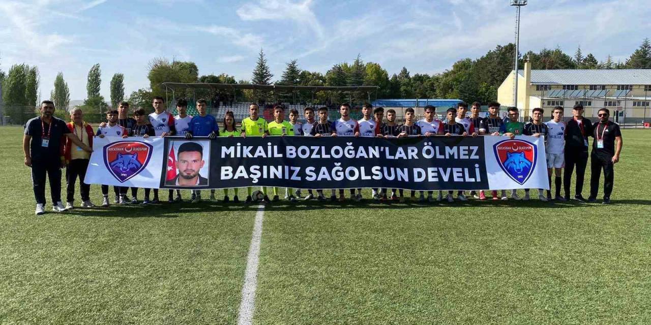 Develili Şehit, Futbol Maçı Öncesi Pankart İle Anıldı