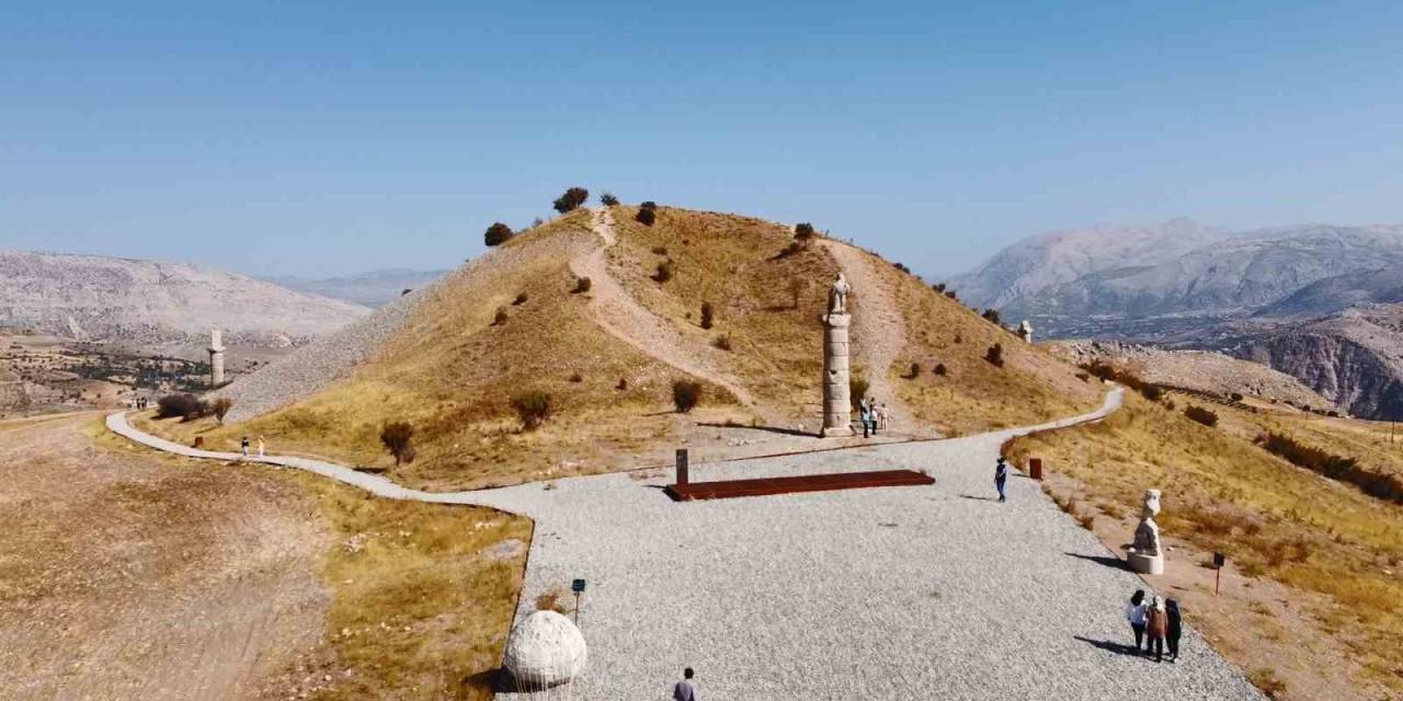 Karakuş Tümülüsü’nün İçindeki Yapılar Görüntüleniyor