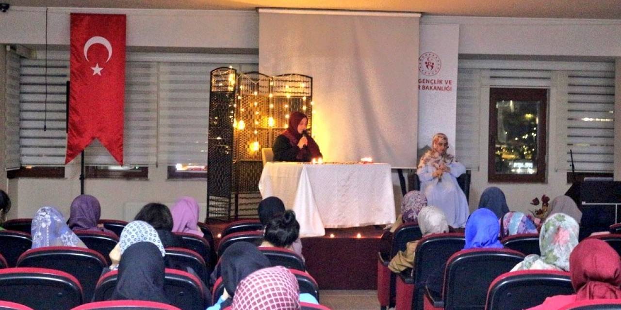 Öğrenciler Şiir Ve Ney Dinledi