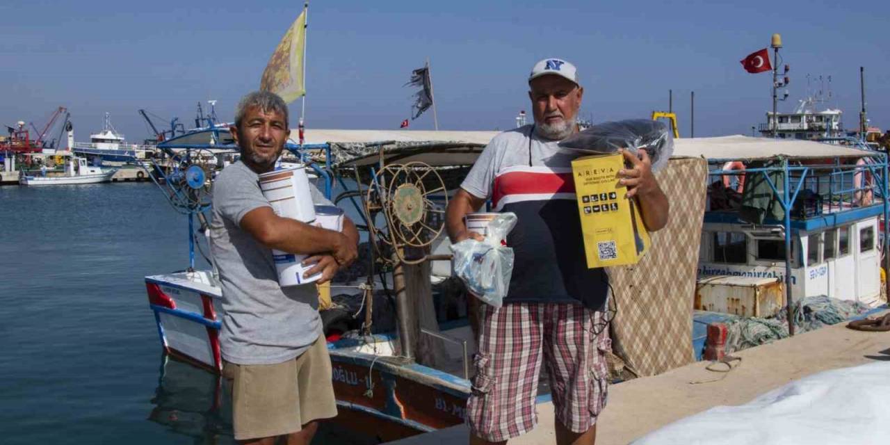 Mersin Büyükşehir Belediyesinden Balıkçılara Malzeme Desteği