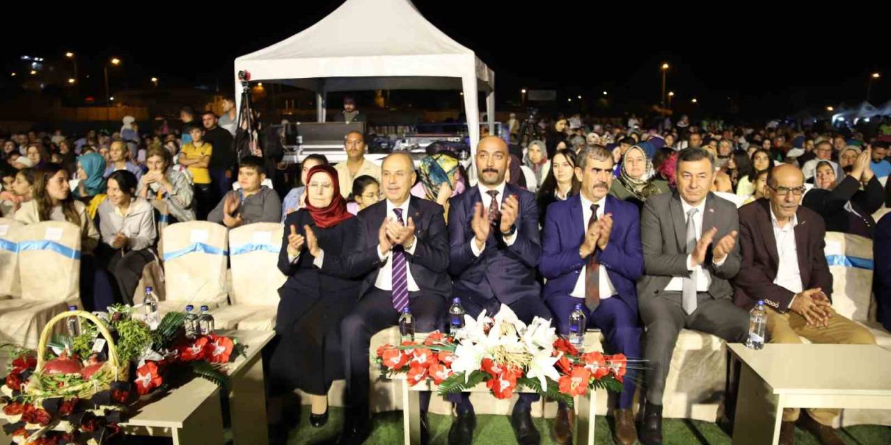 Oğuzeli’nde Nar Ve Kurutmalık Festivali Öykü Gürman İle Renklendi