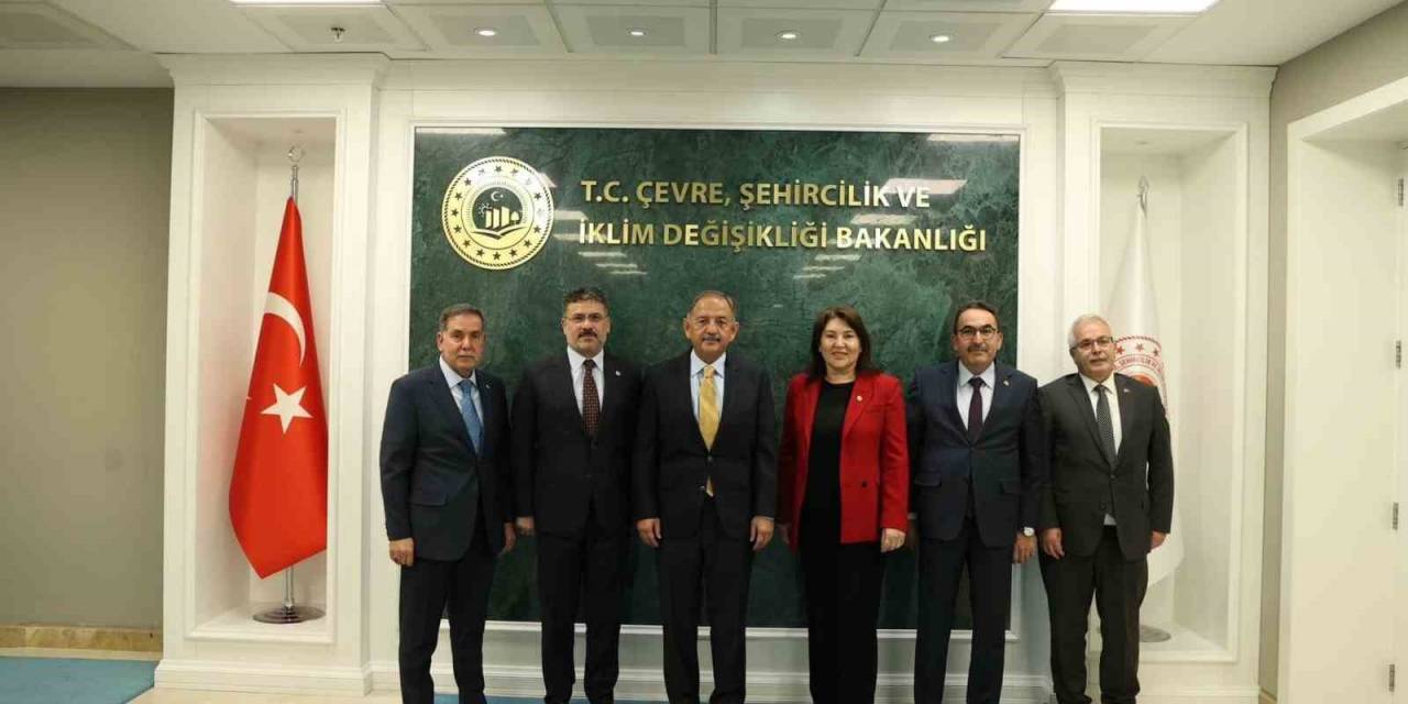 Başkan Özgan Kozan İçin Çalışmalarına Devam Ediyor