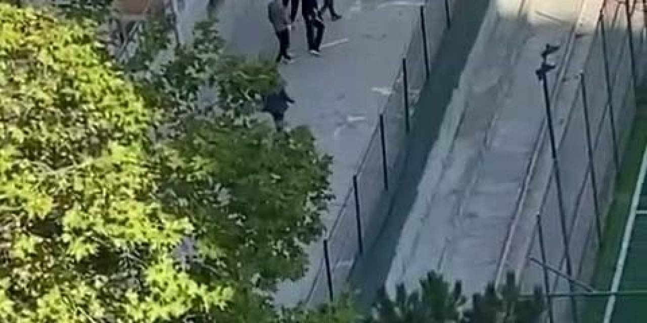 Esenyurt’ta Siteye Çökmek İsteyen Grup, Yönetici Ve Oğlunu Öldüresiye Dövdü; O Anlar Kameraya Yansıdı