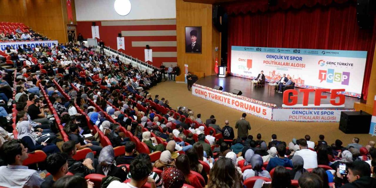 Bakan Bak, Erzurum’da Genç Türkiye Forumu’na Katıldı