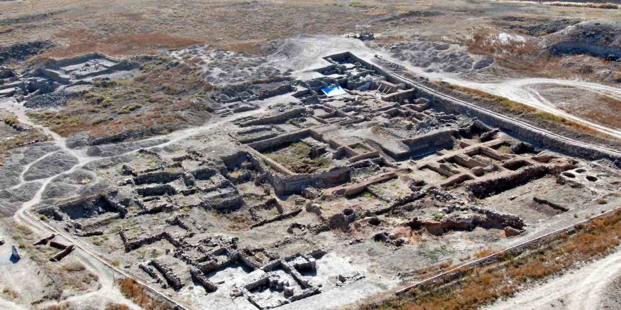 Kültepe Tarihini Bin Yıl Daha Geriye Götürecek Keşif