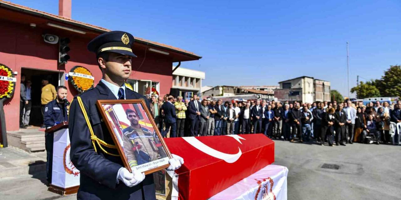 Şehit İtfaiye Eri Orçun Yaşar Son Yolculuğuna Uğurlandı