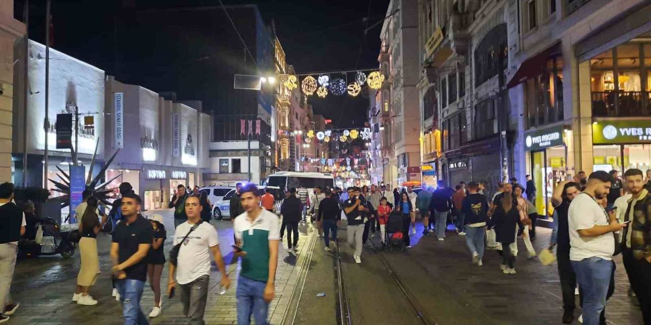Taksim’de İki Kafe Çalışanları Birbirlerine Girdi: 2 Yaralı