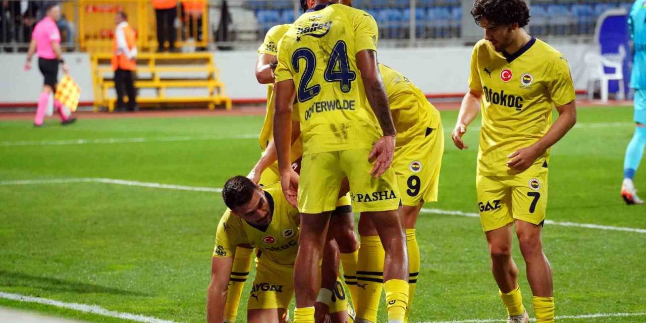 Trendyol Süper Lig: Kasımpaşa: 0 - Fenerbahçe: 2 (İlk Yarı)
