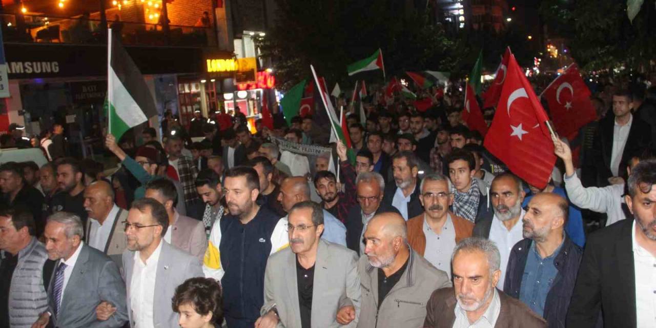 Elazığ’da Yüzlerce Kişi Filistin’e Destek Bir Araya Geldi