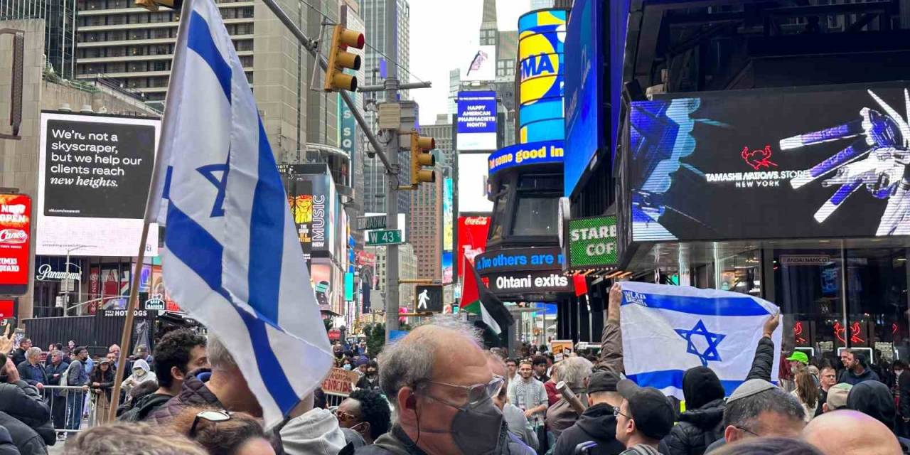 New York’ta Filistin Ve İsrail Destekçileri Karşı Karşıya Geldi