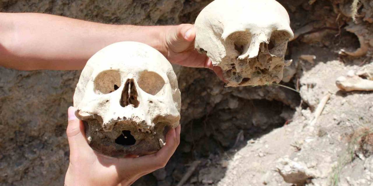 Mersin’de Definecilerin Tahrip Ettiği Tarihi Yerlerde İnsan Kemikleri Çıktı