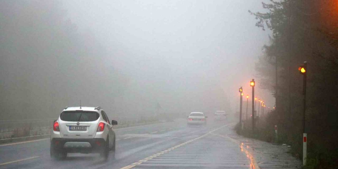 Bolu Dağı Sisle Kaplandı, Görüş Mesafesi 20 Metreye Düştü