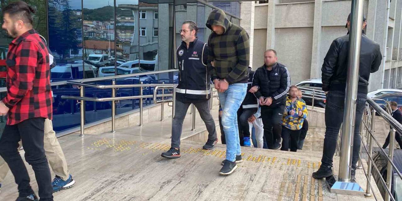 Kafes Operasyonunda Gözaltına Alınan 8 Şüpheli Adliyede