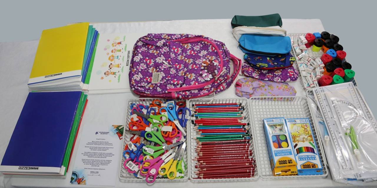 Küçükçekmece’de 3 Bin Öğrenciye Kırtasiye Malzemesi Desteği