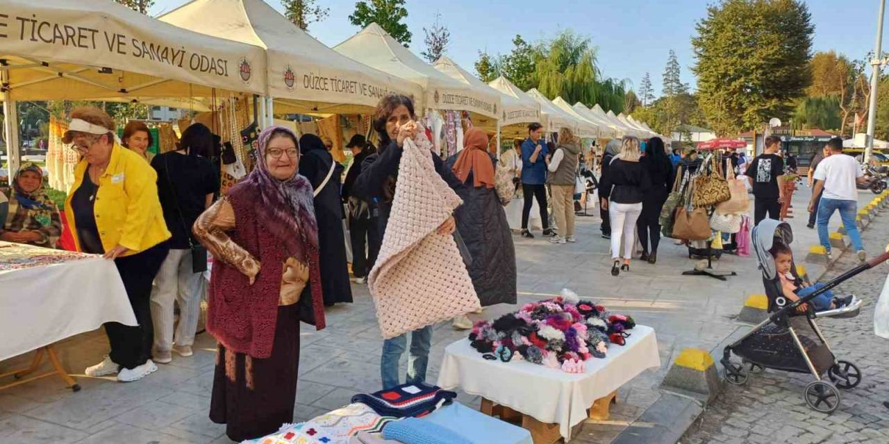 Kadınların El Emeği Sokağına Yoğun İlgi