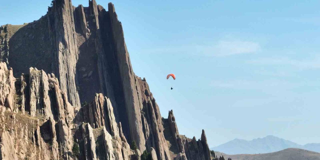 Emirhan Kayalıkları Jeolojik Yapısıyla Ziyaretçilerini Büyülüyor