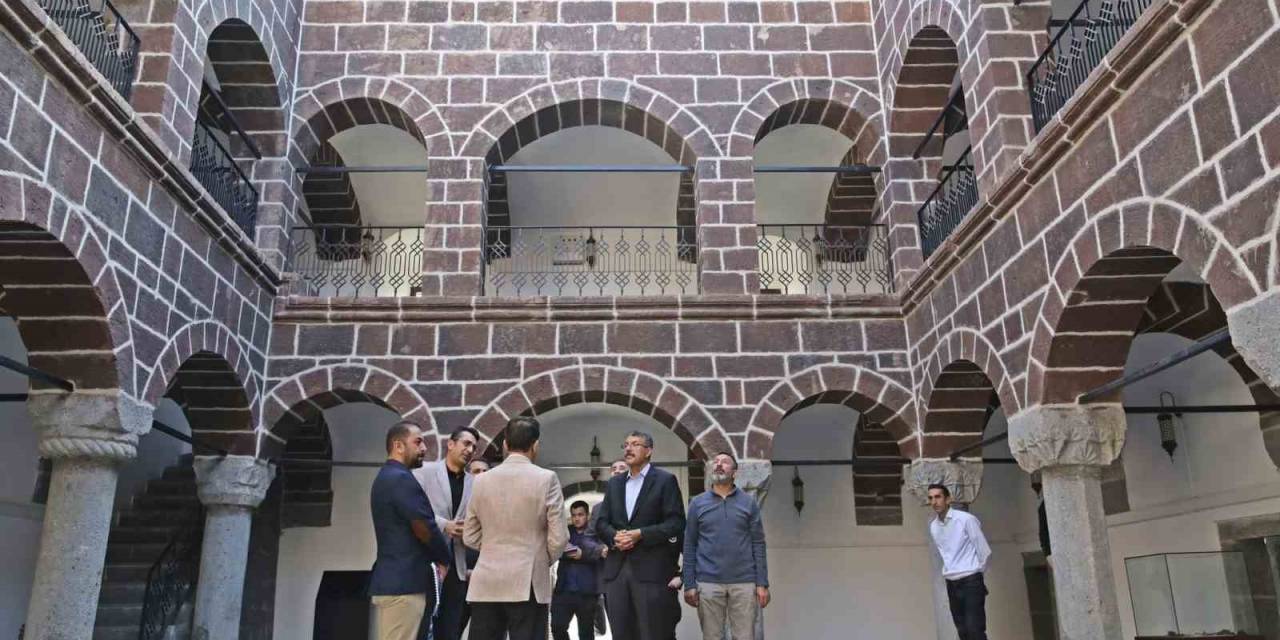 Vali Ali Çelik, Medresenin Girişinde Bulunan Kitabeleri İnceledi