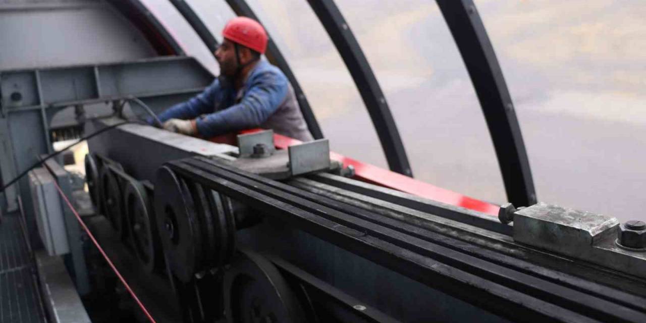 Erciyes Yeni Sezona Hazırlanıyor: Ekipler 24 Kilometrelik Halatı Santim Santim Kontrol Ediyor