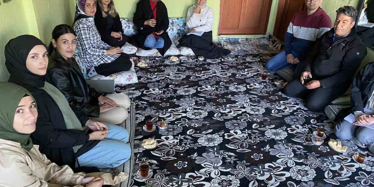 Ağrı’da Öğrencilerin Başarısını Artırmak İçin Öğretmenler Ev Ziyaretleri Yapıyor