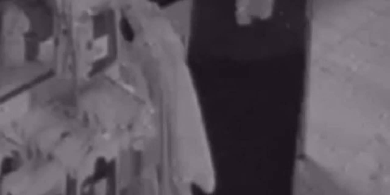 Giyim Dükkanına Giren Kadın, Elbiseyi Eteğine Koyup Hırsızlık Yaptı