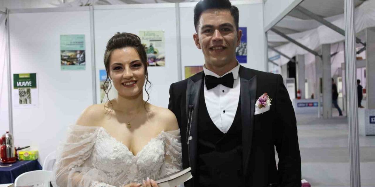 Nikah Sonrası Soluğu Kitap Fuarında Aldılar