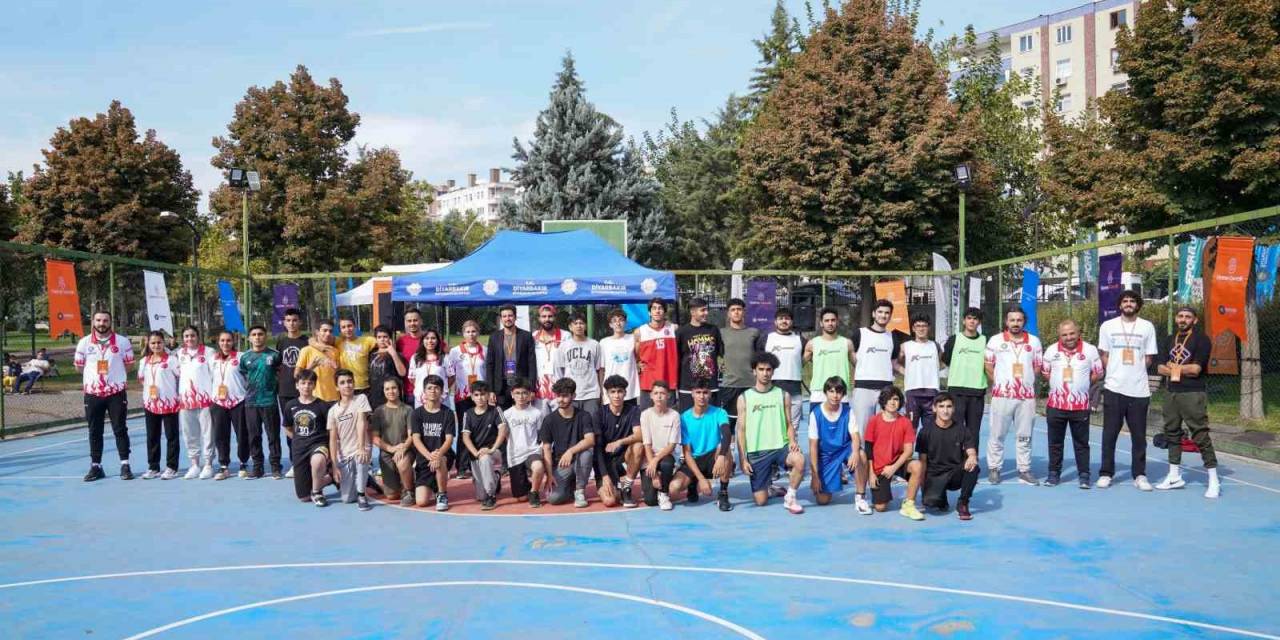 Diyarbakır’da Gençler Sokak Basketbol Turnuvasında Kozlarını Paylaştı