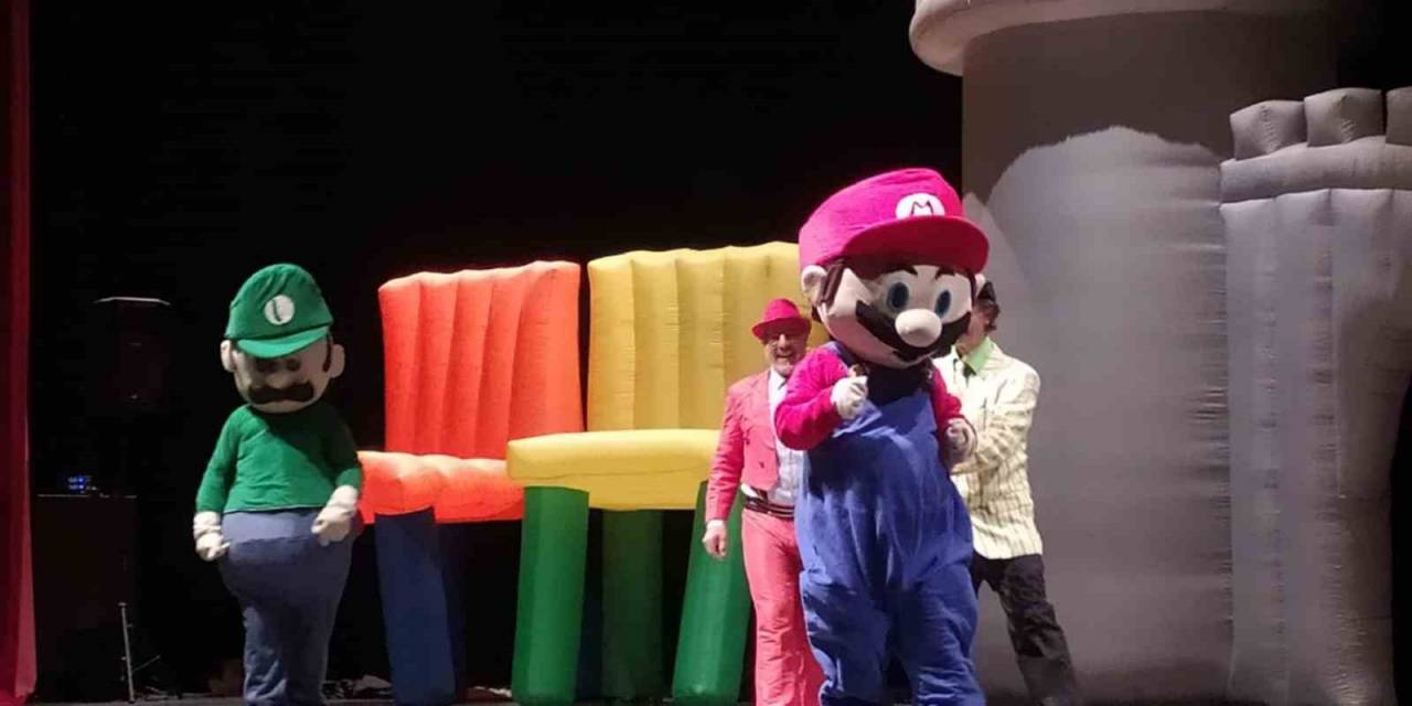 Süper Mario Ve İhtiyar Kedi Çocukların Yüzünü Güldürdü