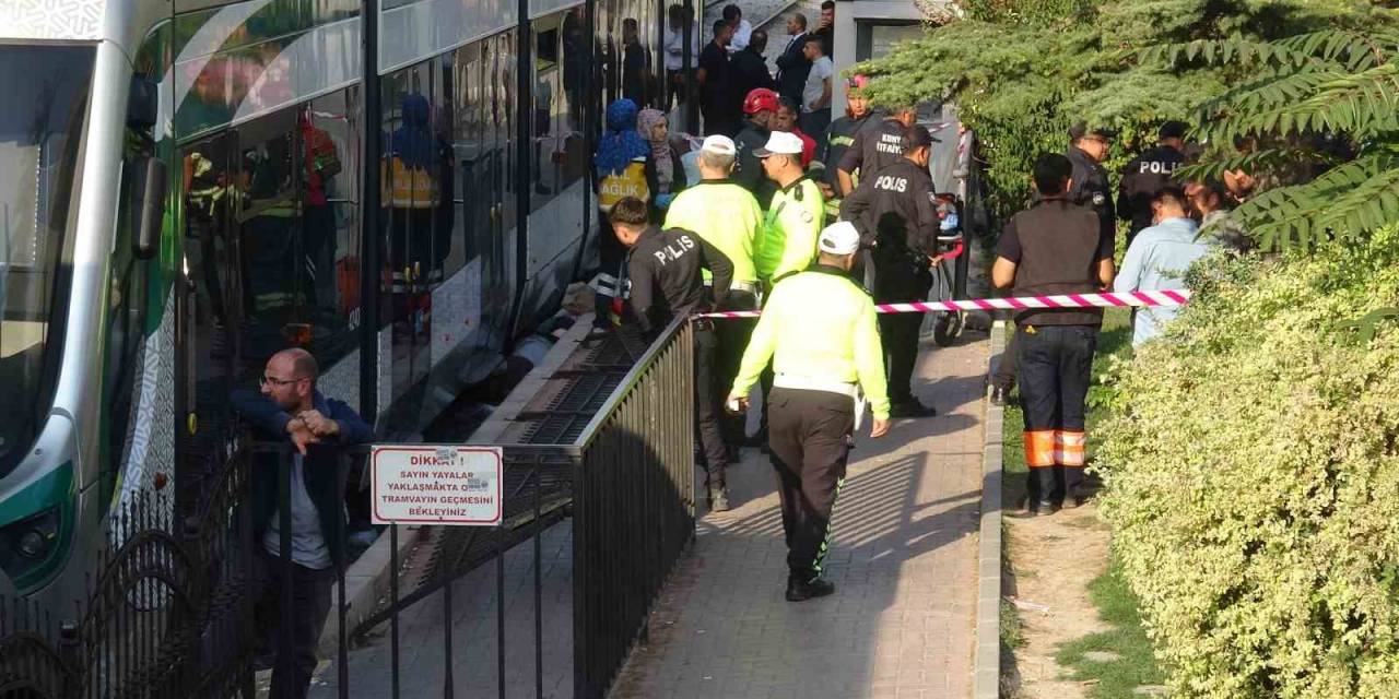 Tramvayın Önüne Düşen Kadın Hayatını Kaybetti
