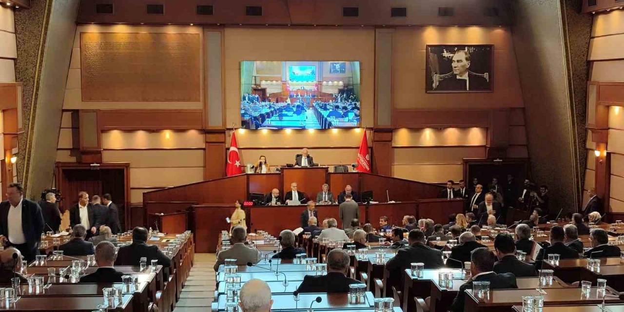 Kültür Ve Sanat Komisyonu Başkanı Yücel: "ibb’nin Kasasından 6.5 Trilyonluk Ödeme Yaptığınız Fatih Sultan Mehmet Han’ın Portresi Nerede?”