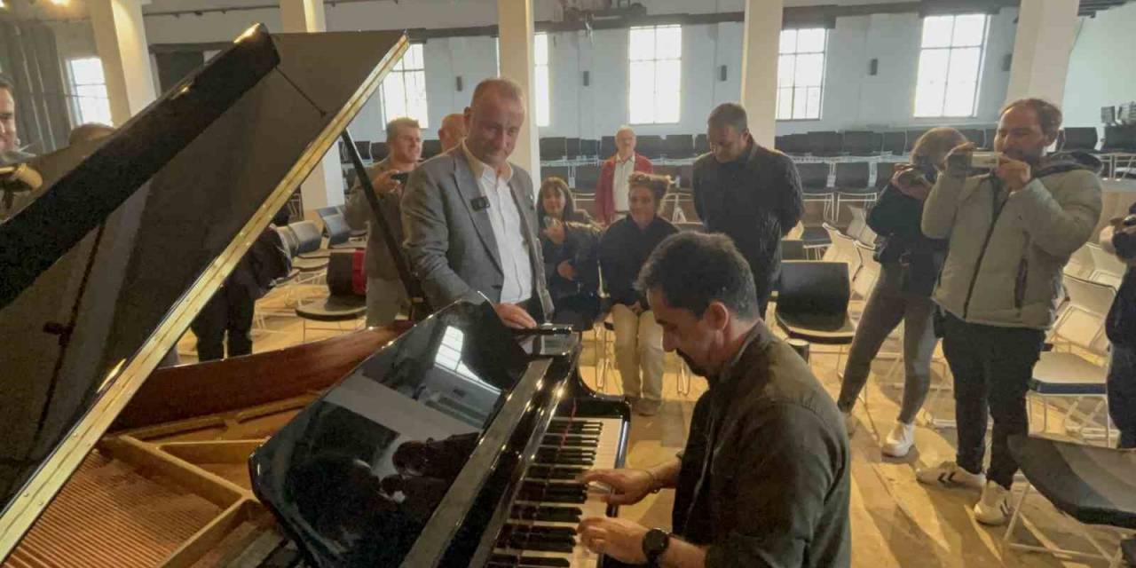 Sinop Belediyesi Sebahattin Ali Kültür Merkezine Piyano Desteği