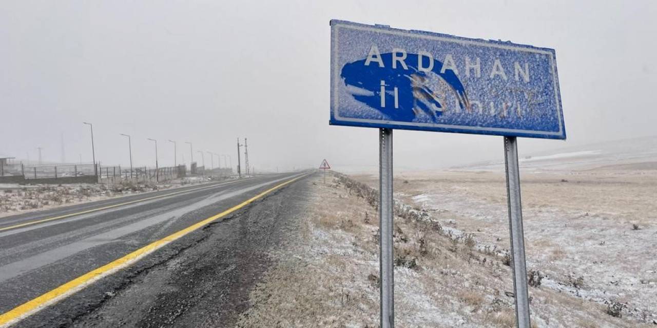 Ardahan’da Yükseklere Kar Yağdı