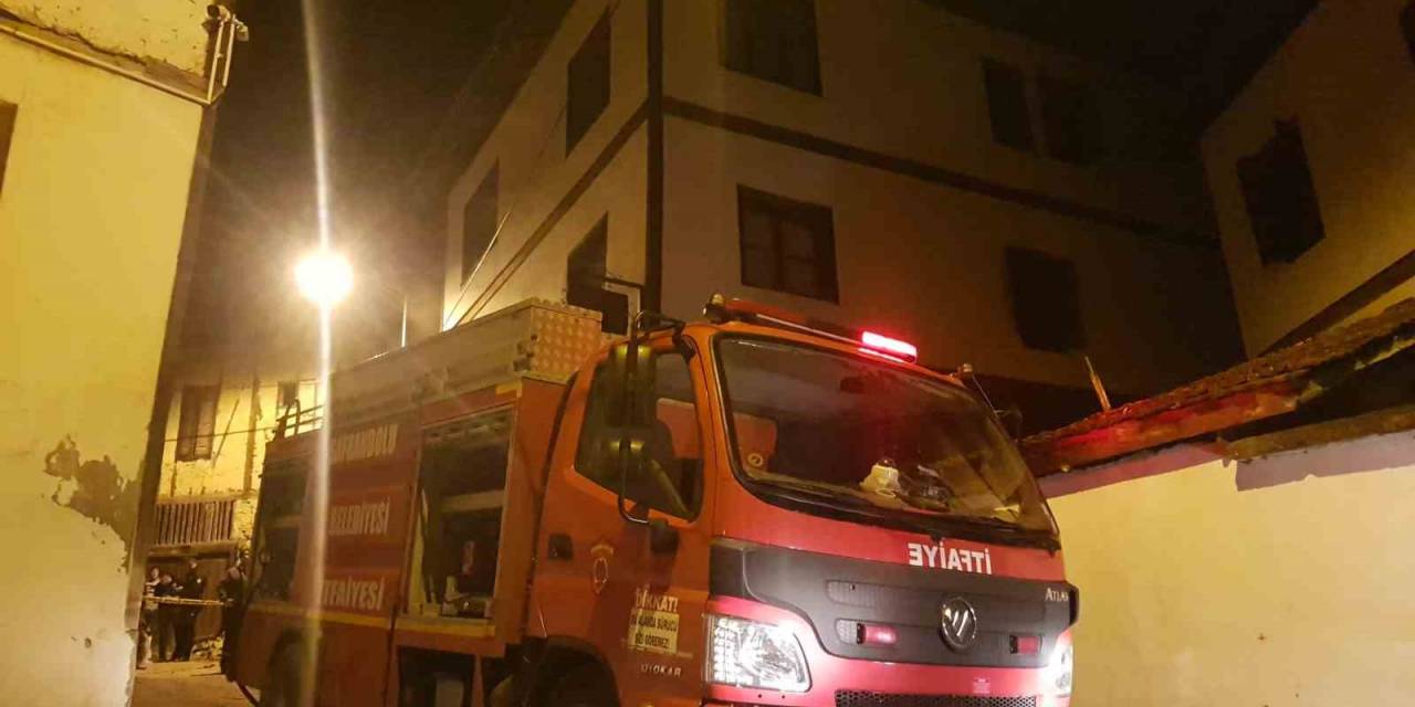 Tarihi Konakta Çıkan Yangın Paniğe Neden Oldu